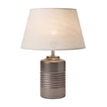 **Lampa stołowa z metalowym podstawą i materiałowym kloszem**